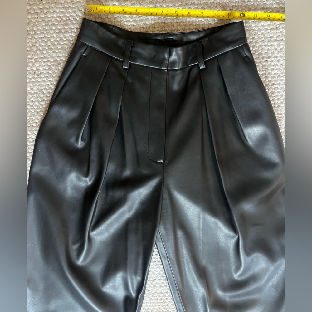 Frankie Shop FAUX LEATHER pleated wide leg PANTS - BLACK - Picture 4 of 5